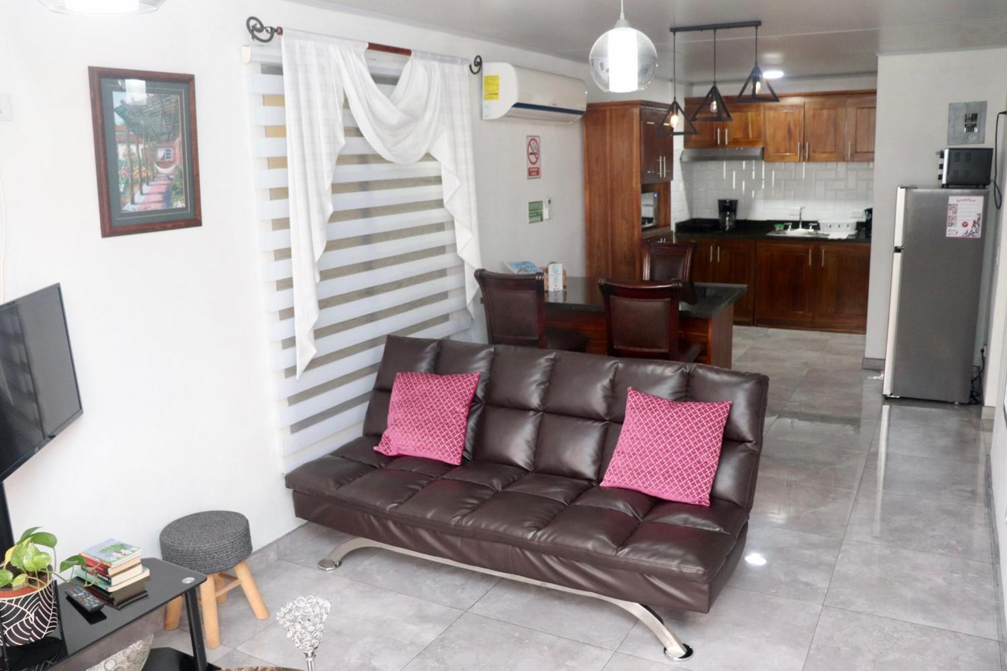 Airport Sjo Residence - Edward & Familia Inn Río Segundo Εξωτερικό φωτογραφία